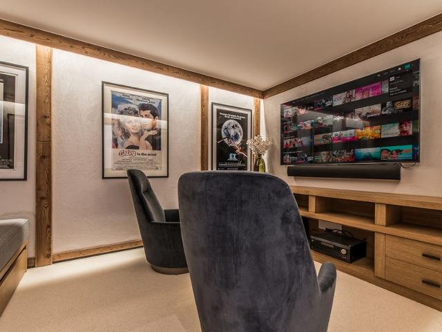 Luxurious Ski-in/Ski-out Apartment with Jacuzzi and Private Hammam FR-1-613-84 - Méribel Les Allues 1200