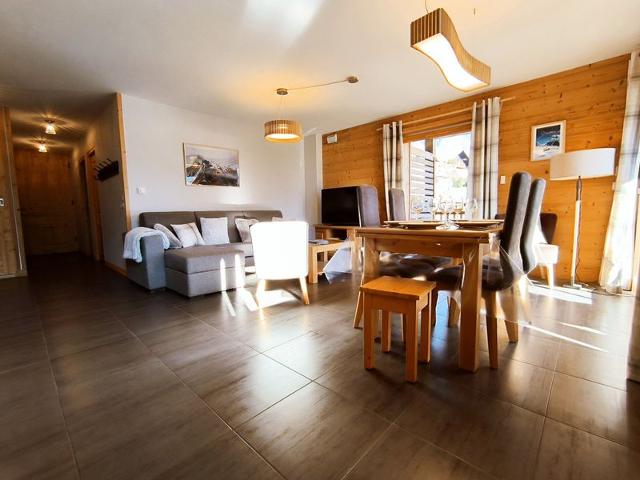 Bright 2-bedroom apartment, south terrace, parking, WiFi FR-1-624-128 - Samoëns