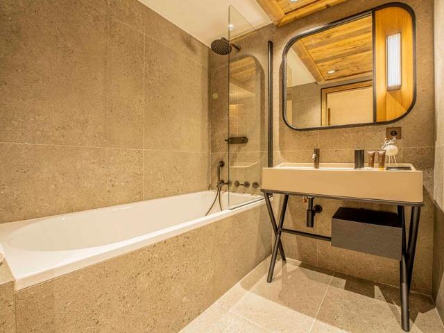 Luxury Duplex Apartment, Ski-In/Ski-Out, 5 Bedrooms, Sleeps 10, Near ESF and Méribus FR-1-613-93 - Méribel Les Allues 1200