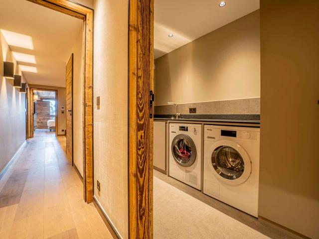 Luxury Duplex Apartment, Ski-In/Ski-Out, 5 Bedrooms, Sleeps 10, Near ESF and Méribus FR-1-613-93 - Méribel Les Allues 1200