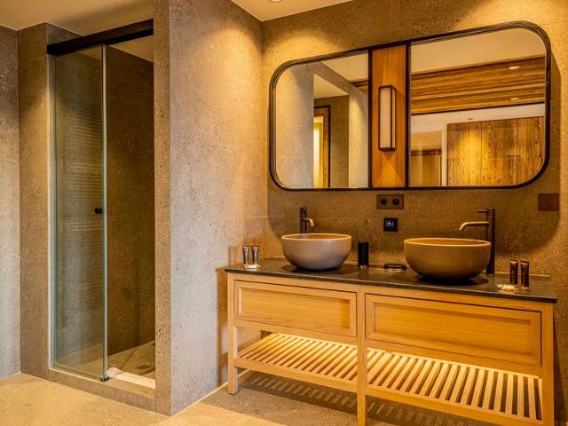 Luxury Duplex Apartment, Ski-In/Ski-Out, 5 Bedrooms, Sleeps 10, Near ESF and Méribus FR-1-613-93 - Méribel Les Allues 1200