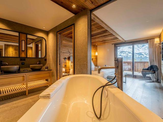 Luxury Duplex Apartment, Ski-In/Ski-Out, 5 Bedrooms, Sleeps 10, Near ESF and Méribus FR-1-613-93 - Méribel Les Allues 1200