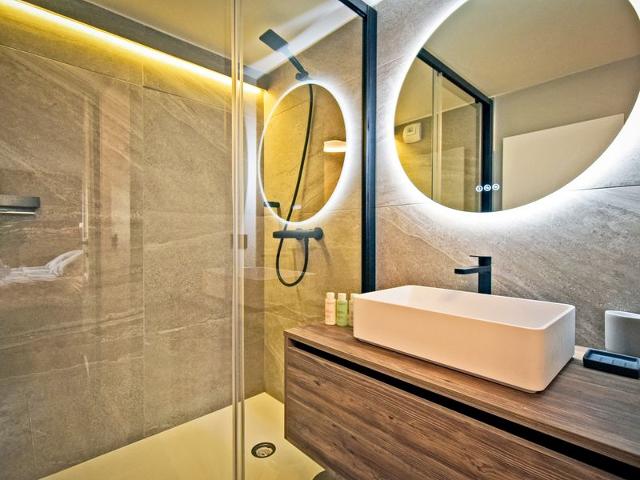 Family chalet for 12 with jacuzzi and ski-in/ski-out FR-1-613B-40 - Les Menuires Bruyères