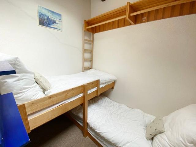 Cozy 2-Room Mezzanine Apartment, Sleeps 5, Steps from Slopes, Central Morillon FR-1-412-86 - Morillon Village
