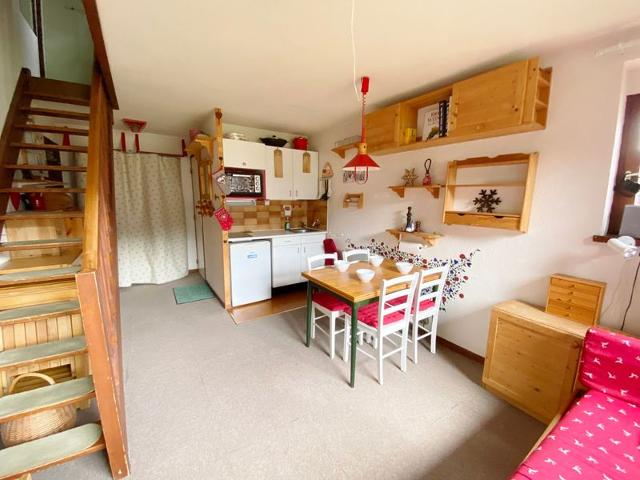Cozy 2-Room Mezzanine Apartment, Sleeps 5, Steps from Slopes, Central Morillon FR-1-412-86 - Morillon Village