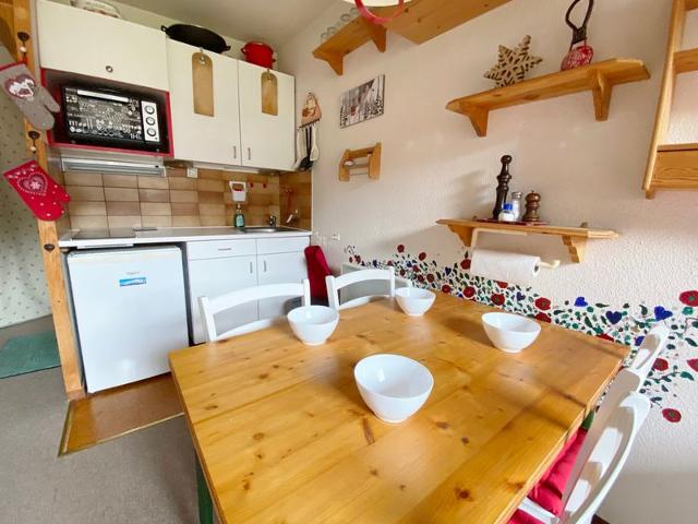 Cozy 2-Room Mezzanine Apartment, Sleeps 5, Steps from Slopes, Central Morillon FR-1-412-86 - Morillon Village