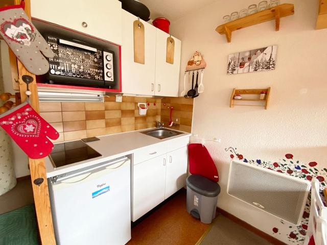 Cozy 2-Room Mezzanine Apartment, Sleeps 5, Steps from Slopes, Central Morillon FR-1-412-86 - Morillon Village