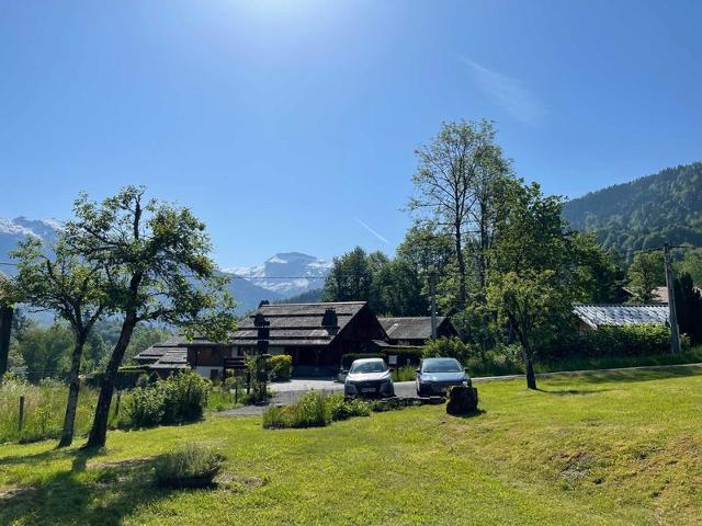 Charming Chalet with Garden and Fireplace Near Vercland Gondola in Samoëns FR-1-624-134 - Samoëns