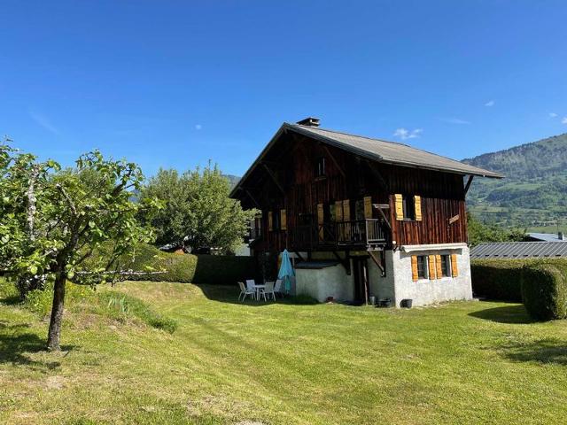 Charming Chalet with Garden and Fireplace Near Vercland Gondola in Samoëns FR-1-624-134 - Samoëns