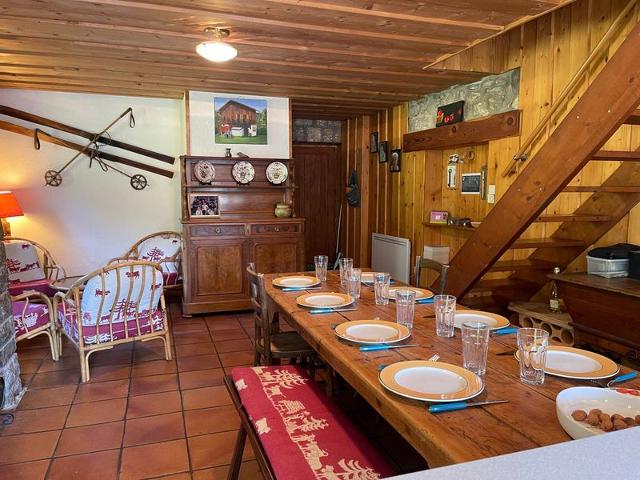Charming Chalet with Garden and Fireplace Near Vercland Gondola in Samoëns FR-1-624-134 - Samoëns