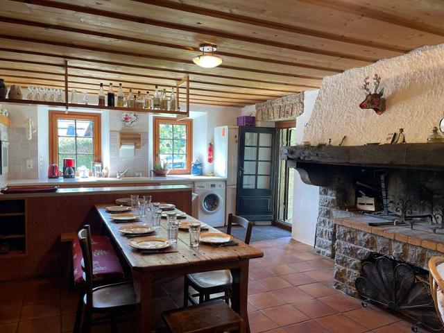 Charming Chalet with Garden and Fireplace Near Vercland Gondola in Samoëns FR-1-624-134 - Samoëns