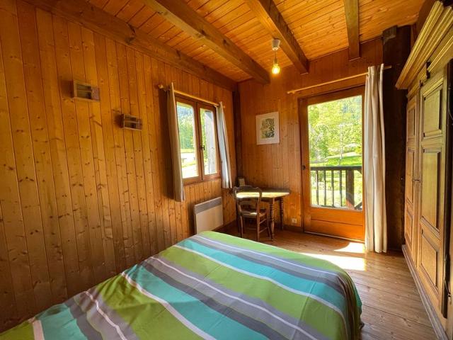 Charming Chalet with Garden and Fireplace Near Vercland Gondola in Samoëns FR-1-624-134 - Samoëns