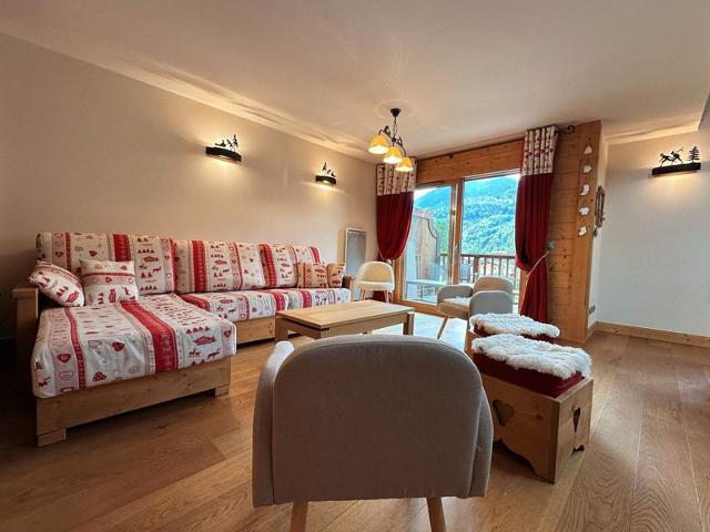 Spacious Duplex with Balcony and Year-Round Pool, 300m from Samoëns Center FR-1-624-137 - Samoëns