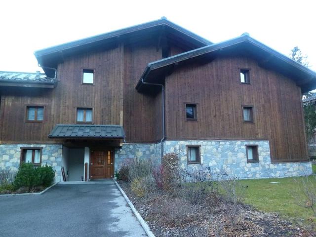 Spacious Duplex with Balcony and Year-Round Pool, 300m from Samoëns Center FR-1-624-137 - Samoëns