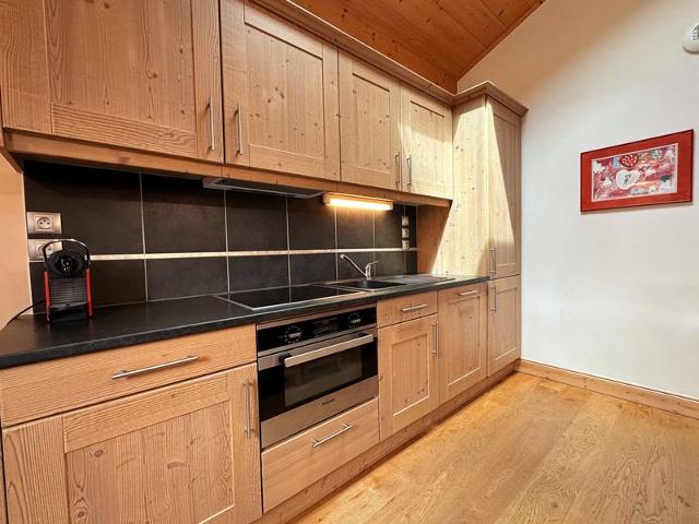 Spacious Duplex with Balcony and Year-Round Pool, 300m from Samoëns Center FR-1-624-137 - Samoëns