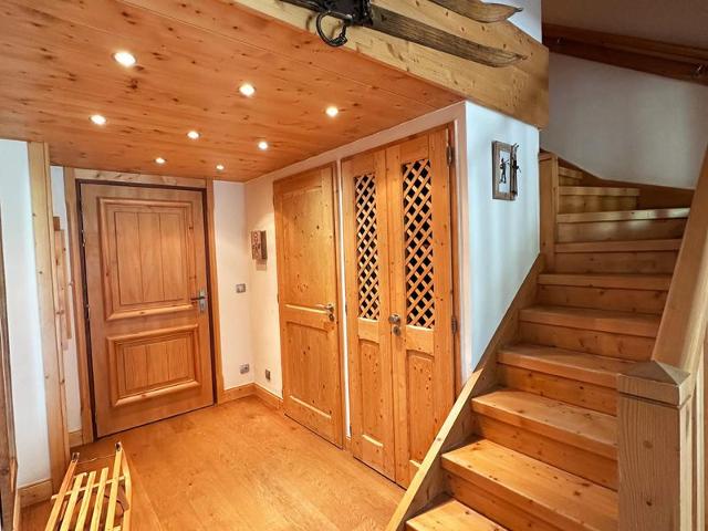 Spacious Duplex with Balcony and Year-Round Pool, 300m from Samoëns Center FR-1-624-137 - Samoëns