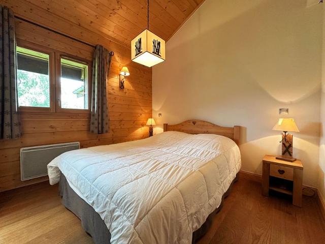 Spacious Duplex with Balcony and Year-Round Pool, 300m from Samoëns Center FR-1-624-137 - Samoëns