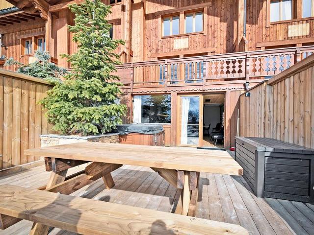 Renovated family chalet with jacuzzi, ski-in, ski room FR-1-613B-42 - Les Menuires Bruyères