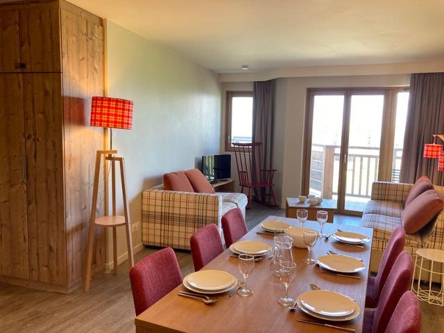 Spacious 2-Bed Ski-In/Ski-Out Apartment with Modern Amenities in Vibrant Morzine Location FR-1-634-92 - Avoriaz