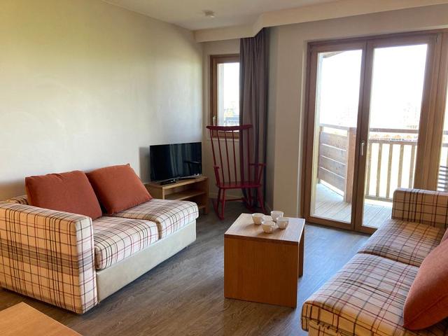 Spacious 2-Bed Ski-In/Ski-Out Apartment with Modern Amenities in Vibrant Morzine Location FR-1-634-92 - Avoriaz