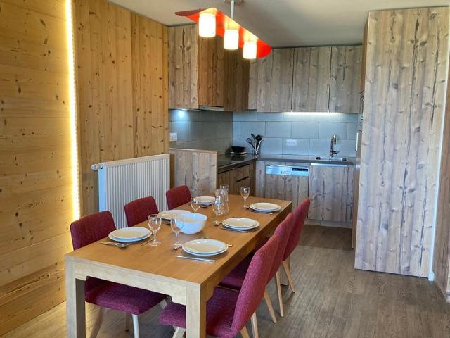 Spacious 2-Bed Ski-In/Ski-Out Apartment with Modern Amenities in Vibrant Morzine Location FR-1-634-92 - Avoriaz