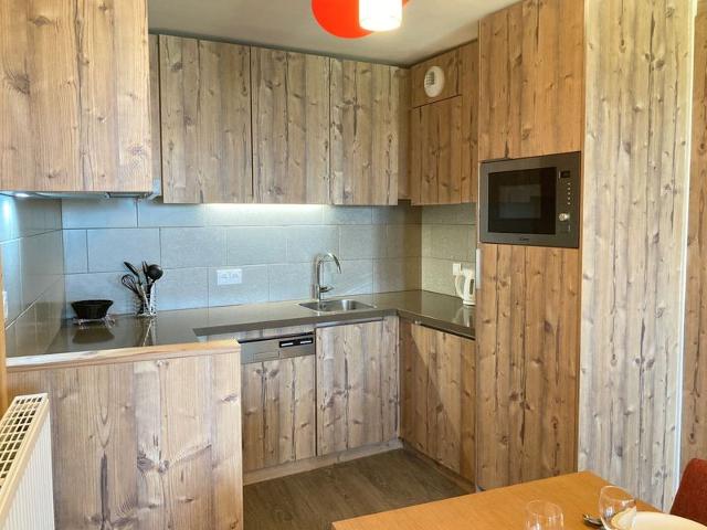 Spacious 2-Bed Ski-In/Ski-Out Apartment with Modern Amenities in Vibrant Morzine Location FR-1-634-92 - Avoriaz