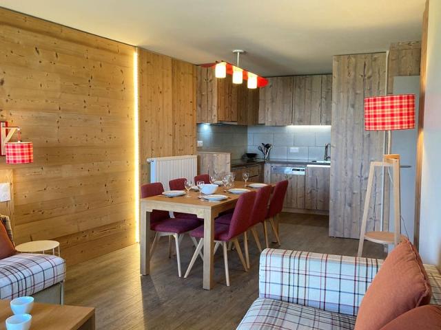 Spacious 2-Bed Ski-In/Ski-Out Apartment with Modern Amenities in Vibrant Morzine Location FR-1-634-92 - Avoriaz