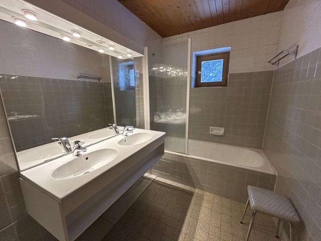 Chalet Le Grillon MRB000-GRIH - Méribel Centre 1600