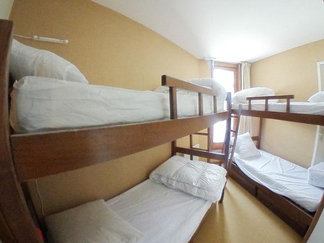 Spacious apartment for 6 in old Avoriaz, fireplace and ski locker FR-1-759-11 - Avoriaz