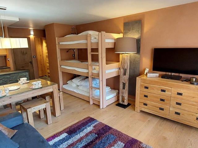 Charming Renovated Studio for 4 with Ski-In/Ski-Out Access in Morzine FR-1-759-42 - Avoriaz
