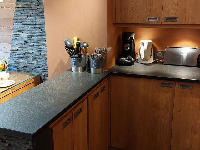 Charming Renovated Studio for 4 with Ski-In/Ski-Out Access in Morzine FR-1-759-42 - Avoriaz