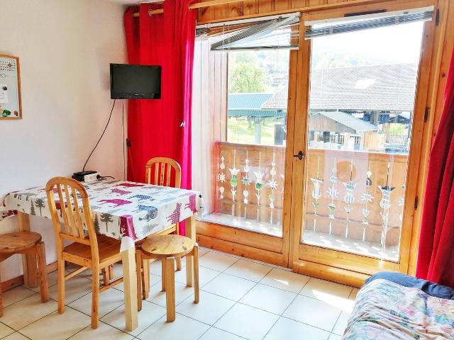 Cozy Apartment Near Ski Lift in Morillon – Sleeps 6, Great Location! FR-1-412-88
