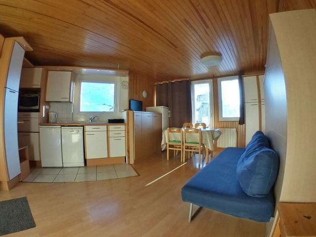 Spacious Apartment for 5 in the Heart of Morzine with Ski-In/Ski-Out Access and Balcony Views FR-1-759-12 - Avoriaz
