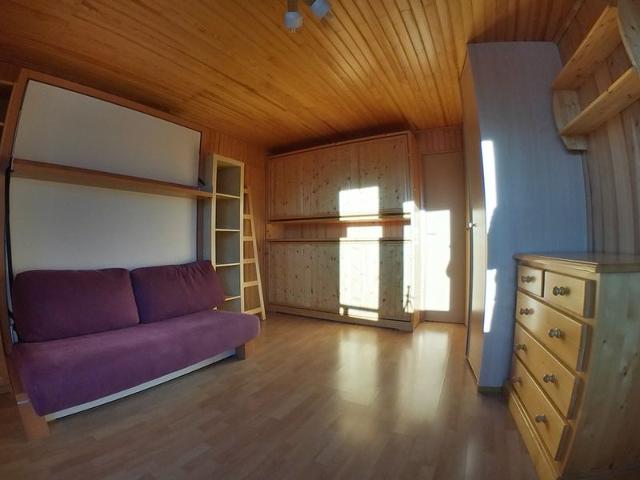 Spacious Apartment for 5 in the Heart of Morzine with Ski-In/Ski-Out Access and Balcony Views FR-1-759-12 - Avoriaz