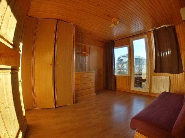 Spacious Apartment for 5 in the Heart of Morzine with Ski-In/Ski-Out Access and Balcony Views FR-1-759-12 - Avoriaz