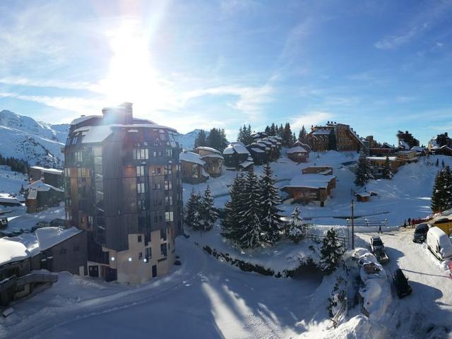 Spacious Apartment for 5 in the Heart of Morzine with Ski-In/Ski-Out Access and Balcony Views FR-1-759-12 - Avoriaz