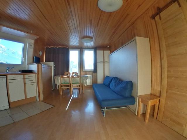 Spacious Apartment for 5 in the Heart of Morzine with Ski-In/Ski-Out Access and Balcony Views FR-1-759-12 - Avoriaz