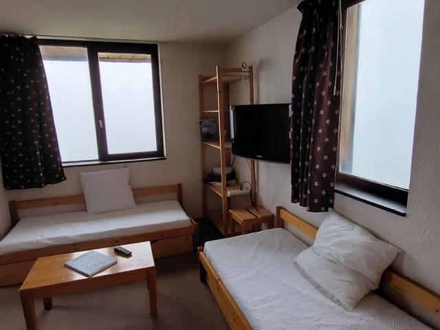 Central Apartment for 4, Ski-in/Ski-out, Balcony, Near Shops & ESF, Morzine FR-1-759-35 - Avoriaz