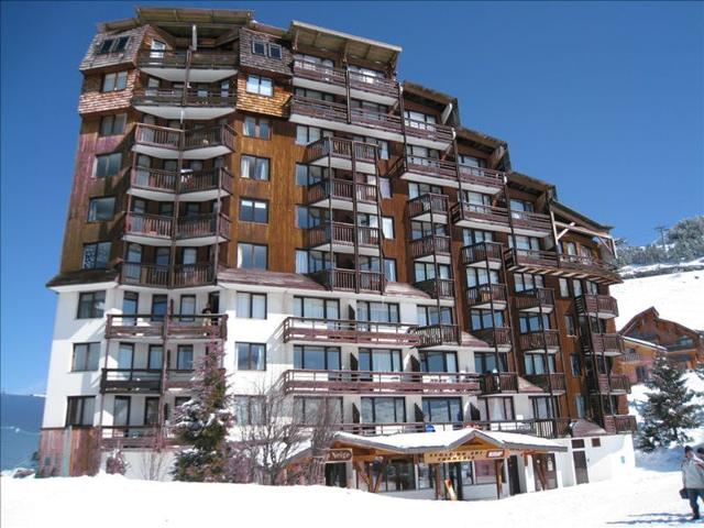 Central Apartment for 4, Ski-in/Ski-out, Balcony, Near Shops & ESF, Morzine FR-1-759-35 - Avoriaz