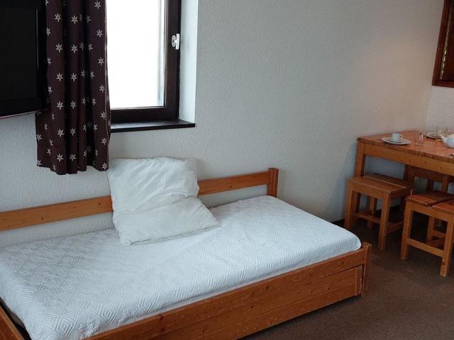 Central Apartment for 4, Ski-in/Ski-out, Balcony, Near Shops & ESF, Morzine FR-1-759-35 - Avoriaz