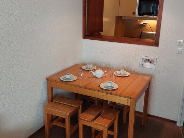 Central Apartment for 4, Ski-in/Ski-out, Balcony, Near Shops & ESF, Morzine FR-1-759-35 - Avoriaz