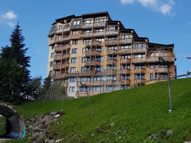 Central Apartment for 4, Ski-in/Ski-out, Balcony, Near Shops & ESF, Morzine FR-1-759-35 - Avoriaz
