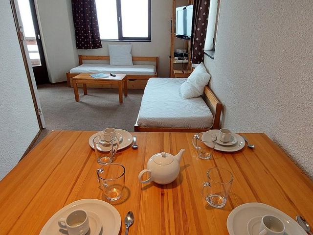 Central Apartment for 4, Ski-in/Ski-out, Balcony, Near Shops & ESF, Morzine FR-1-759-35 - Avoriaz