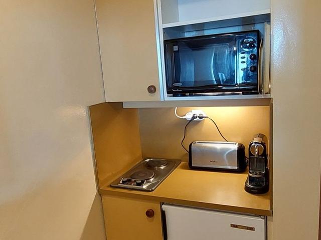 Central Apartment for 4, Ski-in/Ski-out, Balcony, Near Shops & ESF, Morzine FR-1-759-35 - Avoriaz