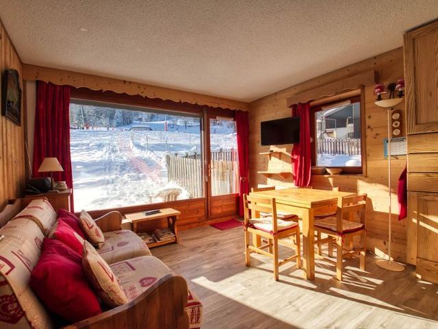 Bright apartment at the foot of the slopes, south terrace, 2 bedrooms FR-1-642-84
