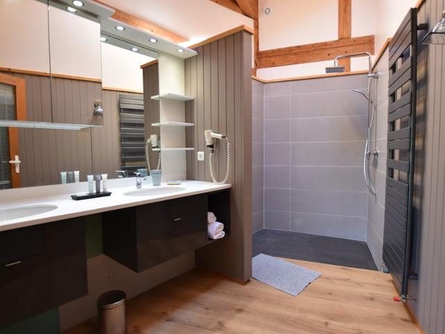 Luxury Chalet with Ski-In/Ski-Out, Sauna & Outdoor Jacuzzi at Le Grand-Bornand FR-1-467-68 - Le Grand Bornand