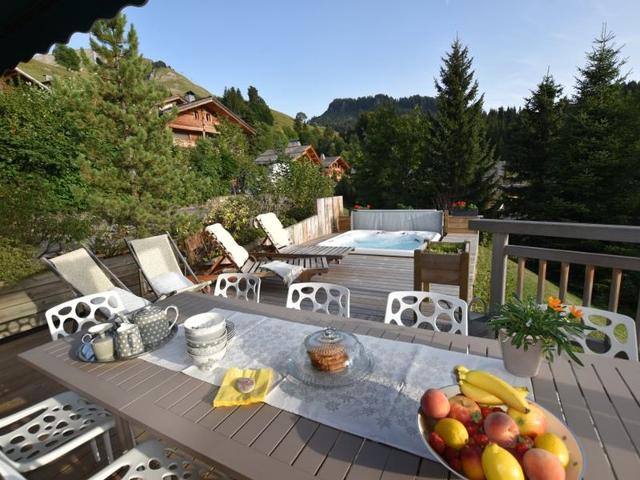 Luxury Chalet with Ski-In/Ski-Out, Sauna & Outdoor Jacuzzi at Le Grand-Bornand FR-1-467-68 - Le Grand Bornand