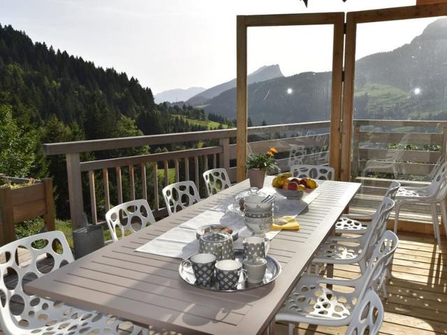 Luxury Chalet with Ski-In/Ski-Out, Sauna & Outdoor Jacuzzi at Le Grand-Bornand FR-1-467-68 - Le Grand Bornand