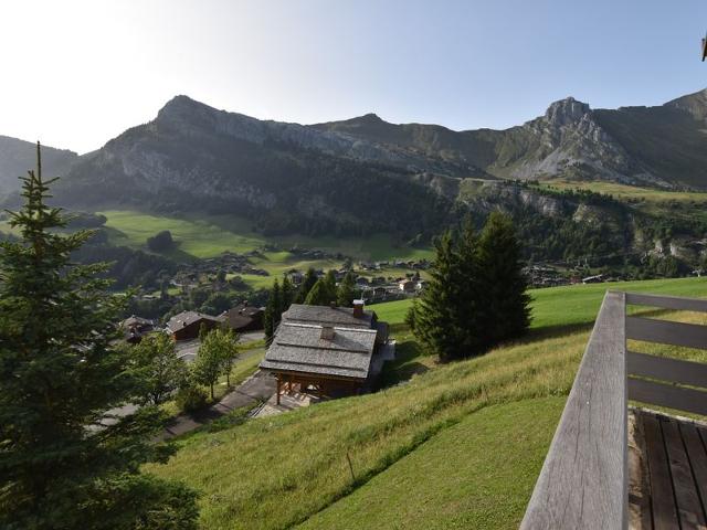 Luxury Chalet with Ski-In/Ski-Out, Sauna & Outdoor Jacuzzi at Le Grand-Bornand FR-1-467-68 - Le Grand Bornand