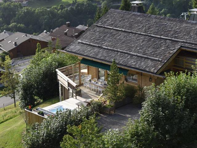 Luxury Chalet with Ski-In/Ski-Out, Sauna & Outdoor Jacuzzi at Le Grand-Bornand FR-1-467-68 - Le Grand Bornand